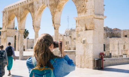 Best Local Foods to Try While You Travel: A Foodie’s Friendly Guide to Flavor