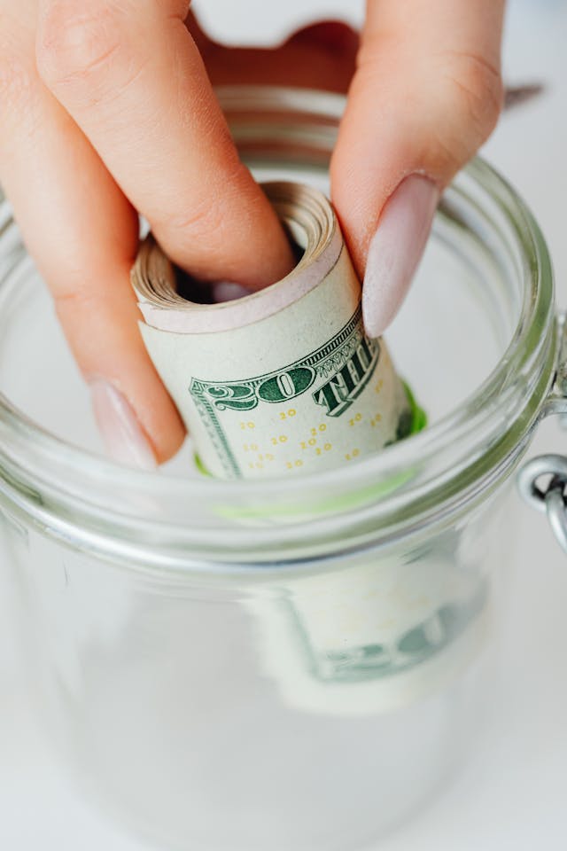Dollar pit in the jar by hand