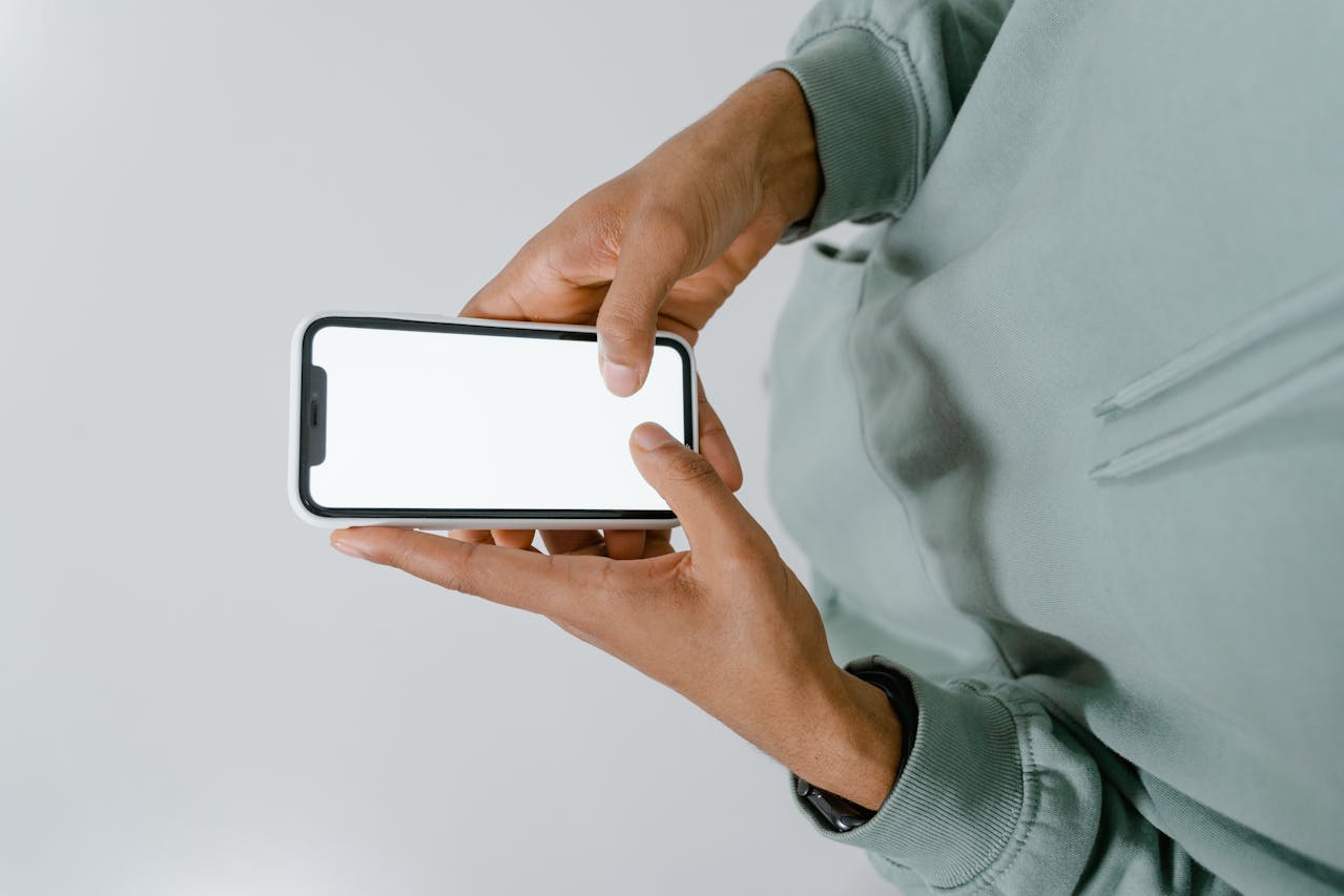 A man holding phone